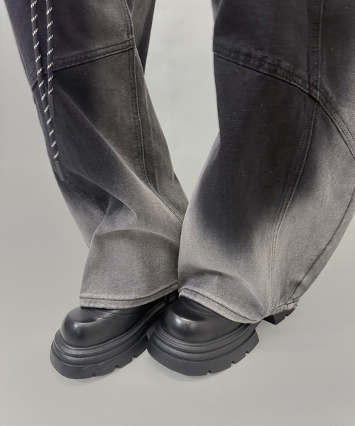 FOLLOWIN（フォロウィン）の「2color/キーホルダー付き/グラデーションカーブシルエットデニム（デニムパンツ・レディース・ブラック/ブルー・SMALL/MEDIUM/LARGE）」の14枚目の写真