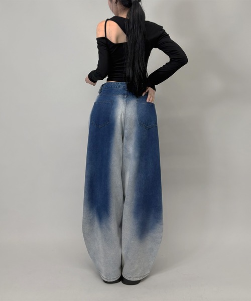 FOLLOWIN（フォロウィン）の「2color/キーホルダー付き/グラデーションカーブシルエットデニム（デニムパンツ・レディース・ブラック/ブルー・SMALL/MEDIUM/LARGE）」の20枚目の写真