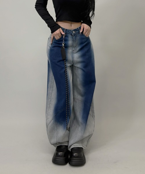 FOLLOWIN（フォロウィン）の「2color/キーホルダー付き/グラデーションカーブシルエットデニム（デニムパンツ・レディース・ブラック/ブルー・SMALL/MEDIUM/LARGE）」の21枚目の写真