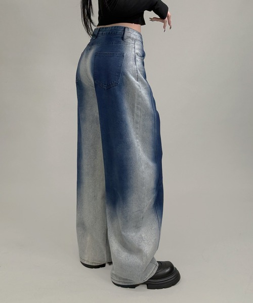 FOLLOWIN（フォロウィン）の「2color/キーホルダー付き/グラデーションカーブシルエットデニム（デニムパンツ・レディース・ブラック/ブルー・SMALL/MEDIUM/LARGE）」の22枚目の写真