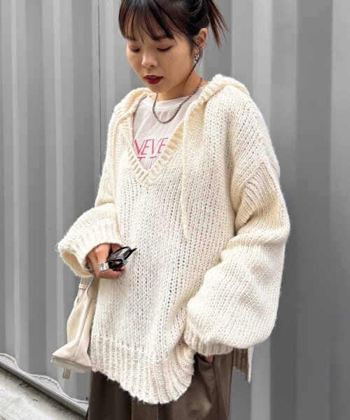 CIAOPANIC TYPY(チャオパニックティピー)の「メランジVネックニットフーディー(ニット/セーター・レディース・サックスブルー/イエロー/チャコールグレー/オフホワイト/ピンク・ONE SIZE)」の2枚目の写真