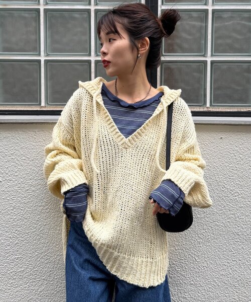CIAOPANIC TYPY(チャオパニックティピー)の「メランジVネックニットフーディー(ニット/セーター・レディース・サックスブルー/イエロー/チャコールグレー/オフホワイト/ピンク・ONE SIZE)」の4枚目の写真