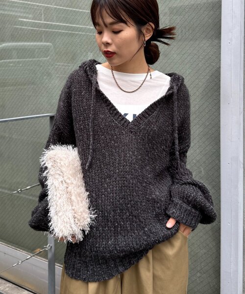 CIAOPANIC TYPY(チャオパニックティピー)の「メランジVネックニットフーディー(ニット/セーター・レディース・サックスブルー/イエロー/チャコールグレー/オフホワイト/ピンク・ONE SIZE)」の17枚目の写真