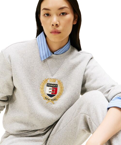 TOMMY HILFIGER（トミーヒルフィガー）の「【オンライン限定】ボクシークエストクルースウェット（スウェット・レディース・グレー/ネイビー/レッド・MEDIUM/X-SMALL/SMALL）」の8枚目の写真