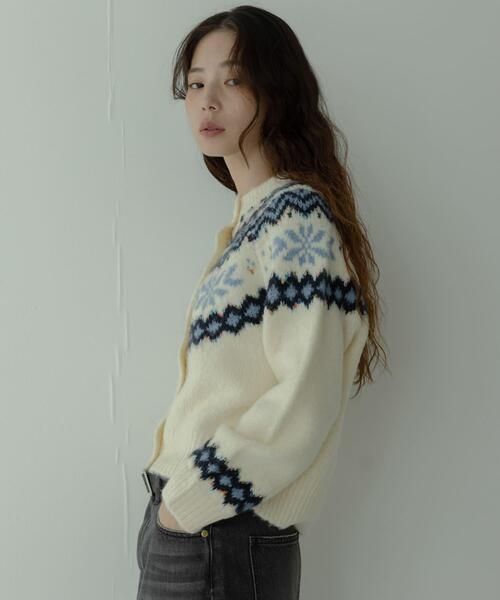 URBAN RESEARCH Sonny Label(アーバンリサーチサニーレーベル)の「求心柄ニットカーディガン(ニット/セーター・レディース・オフホワイト/ブルー/ブラウン・FREE)」の4枚目の写真