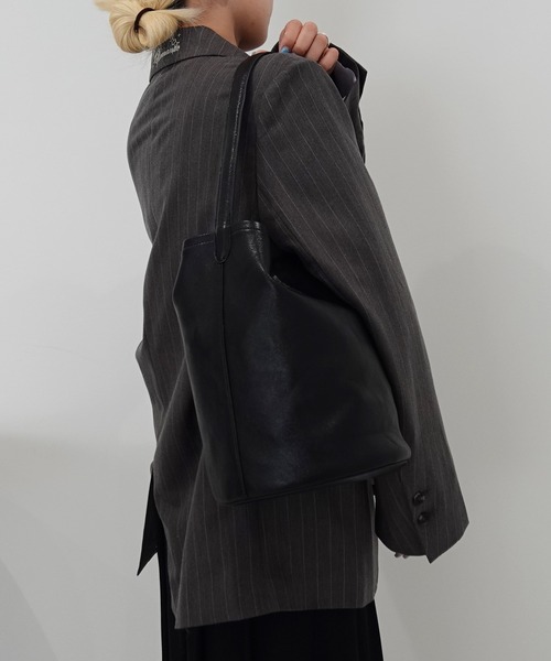 INTER FACTORY(インターファクトリー)の「あわのさえこ - 巾着付き3wayバケツトートバッグ made in INTER FACTORY(ハンドバッグ・レディース・グレイッシュベージュ/ブラック・FREE)」の10枚目の写真