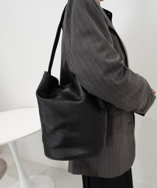 INTER FACTORY(インターファクトリー)の「あわのさえこ - 巾着付き3wayバケツトートバッグ made in INTER FACTORY(ハンドバッグ・レディース・グレイッシュベージュ/ブラック・FREE)」の11枚目の写真