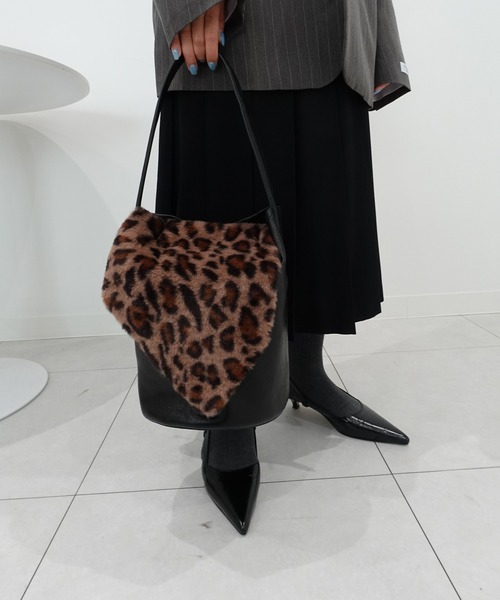 INTER FACTORY(インターファクトリー)の「あわのさえこ - 巾着付き3wayバケツトートバッグ made in INTER FACTORY(ハンドバッグ・レディース・グレイッシュベージュ/ブラック・FREE)」の14枚目の写真