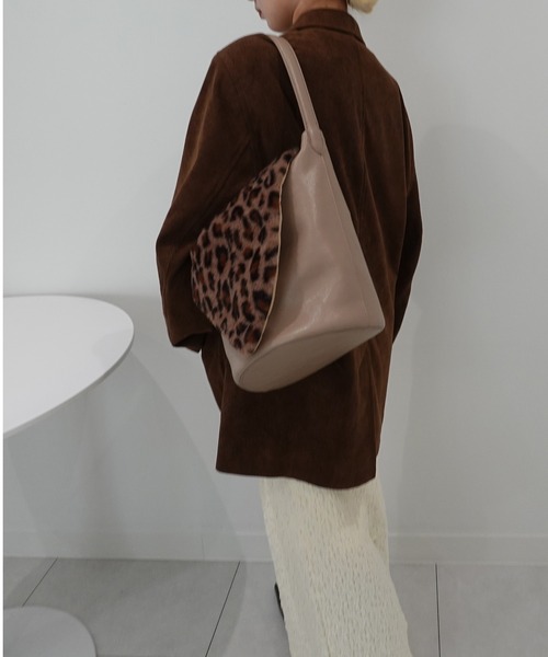 INTER FACTORY(インターファクトリー)の「あわのさえこ - 巾着付き3wayバケツトートバッグ made in INTER FACTORY(ハンドバッグ・レディース・グレイッシュベージュ/ブラック・FREE)」の21枚目の写真