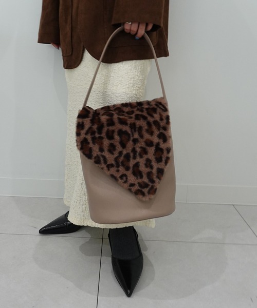 INTER FACTORY(インターファクトリー)の「あわのさえこ - 巾着付き3wayバケツトートバッグ made in INTER FACTORY(ハンドバッグ・レディース・グレイッシュベージュ/ブラック・FREE)」の8枚目の写真