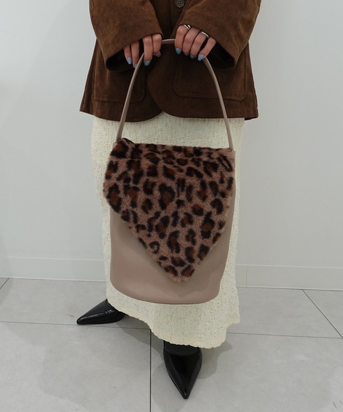 INTER FACTORY(インターファクトリー)の「あわのさえこ - 巾着付き3wayバケツトートバッグ made in INTER FACTORY(ハンドバッグ・レディース・グレイッシュベージュ/ブラック・FREE)」の22枚目の写真