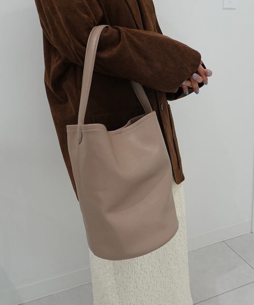 INTER FACTORY(インターファクトリー)の「あわのさえこ - 巾着付き3wayバケツトートバッグ made in INTER FACTORY(ハンドバッグ・レディース・グレイッシュベージュ/ブラック・FREE)」の7枚目の写真