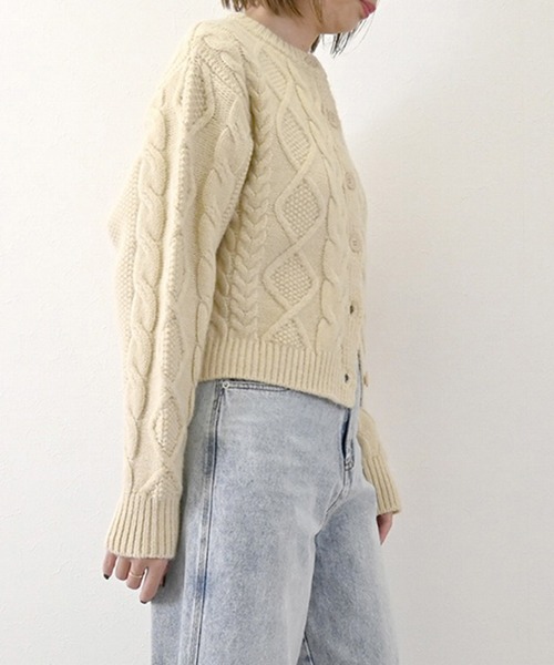 STYLEBLOCK（スタイルブロック）の「ケーブルニットカーディガン（カーディガン/ボレロ・レディース・チャコールグレー/ホワイト系その他/レッド/ブラウン・M）」の8枚目の写真