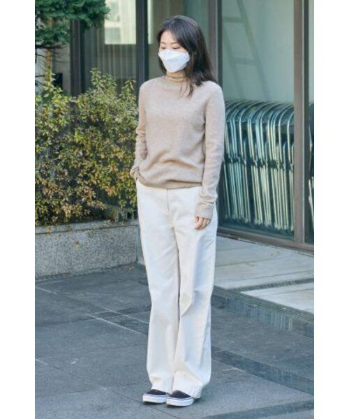 MUSINSA STANDARD WOMAN（ムシンサスタンダードウーマン）の「レディースワイドチノパンツ【クリーム】（その他パンツ・レディース・その他・30/24/25/26/27/28/29）」の2枚目の写真