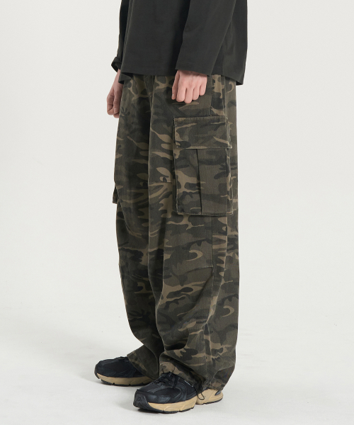 TOFFEE(トフィー)の「カモワイドコットンパンツ (ディープカーキ)(その他パンツ・メンズ・その他・SMALL/MEDIUM/LARGE/X-LARGE)」の1枚目の写真