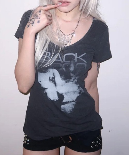 CERCA(チェルカ)の「【 MEMECLE / メメクル 】グランジパンク Tシャツ(Tシャツ/カットソー・レディース・ダークグレー・MEDIUM/LARGE/SMALL)」の1枚目の写真