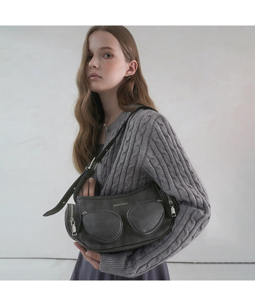 Vivacious（ビバシャス）の「Megan Pocket Shoulder Bag - 6COL（ショルダーバッグ・レディース・チャコール/シルバーグレー/ブラック/ピンク/ブルー/アッシュブラウン・FREE）」の4枚目の写真