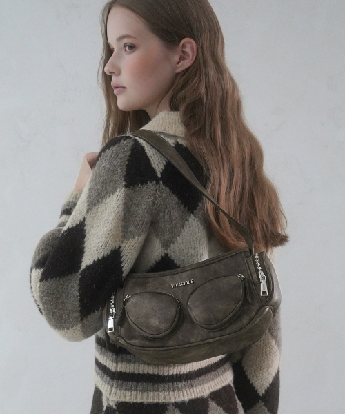 Vivacious（ビバシャス）の「Megan Pocket Shoulder Bag - 6COL（ショルダーバッグ・レディース・チャコール/シルバーグレー/ブラック/ピンク/ブルー/アッシュブラウン・FREE）」の9枚目の写真