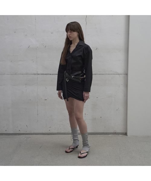 LCDC TM(エルシーディーシーティーエム)の「TWISTED-DETAIL SHIRT (BLACK)(シャツ/ブラウス・レディース・ブラック・SMALL/MEDIUM)」の2枚目の写真