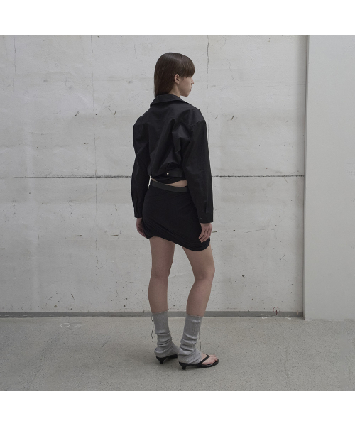 LCDC TM(エルシーディーシーティーエム)の「TWISTED-DETAIL SHIRT (BLACK)(シャツ/ブラウス・レディース・ブラック・SMALL/MEDIUM)」の3枚目の写真