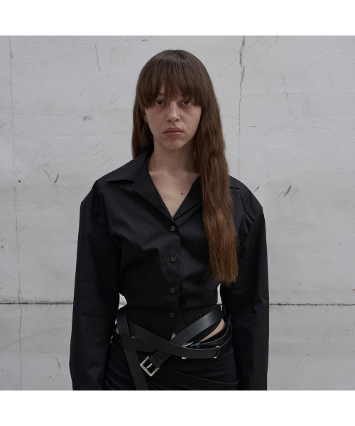 LCDC TM(エルシーディーシーティーエム)の「TWISTED-DETAIL SHIRT (BLACK)(シャツ/ブラウス・レディース・ブラック・SMALL/MEDIUM)」の4枚目の写真