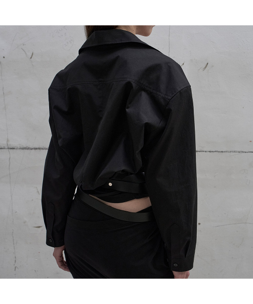 LCDC TM(エルシーディーシーティーエム)の「TWISTED-DETAIL SHIRT (BLACK)(シャツ/ブラウス・レディース・ブラック・SMALL/MEDIUM)」の7枚目の写真