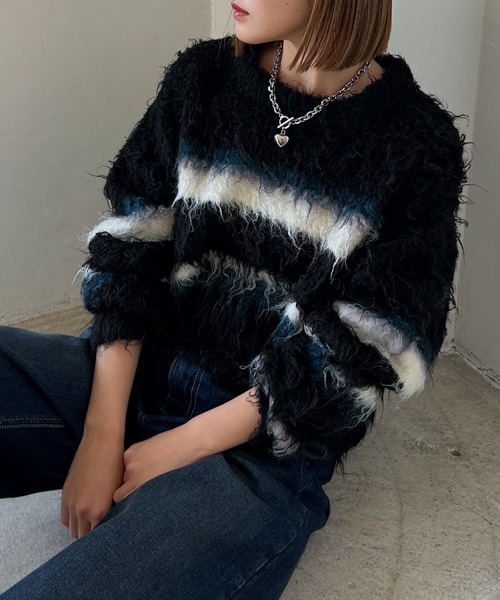 PAGEBOY（ページボーイ）の「シャギーマルチボーダーショートプルオーバー（ニット/セーター・レディース・グレー/ブラック/ブラウン・FREE）」の2枚目の写真