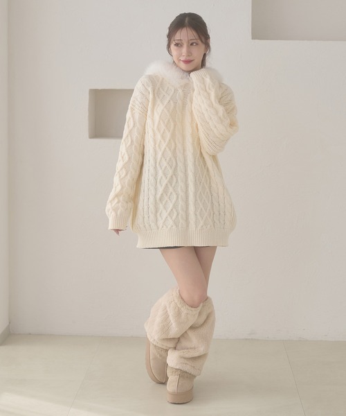 Ambre Neige(アンブルネージュ)の「fake fur hood cable knit hoodie / フェイクファーフードケーブルニットパーカー(ニット/セーター・レディース・ブラウン系その他/グレー/オフホワイト・FREE)」の8枚目の写真