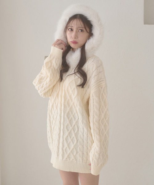 Ambre Neige(アンブルネージュ)の「fake fur hood cable knit hoodie / フェイクファーフードケーブルニットパーカー(ニット/セーター・レディース・ブラウン系その他/グレー/オフホワイト・FREE)」の13枚目の写真