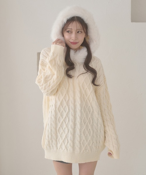 Ambre Neige(アンブルネージュ)の「fake fur hood cable knit hoodie / フェイクファーフードケーブルニットパーカー(ニット/セーター・レディース・ブラウン系その他/グレー/オフホワイト・FREE)」の14枚目の写真