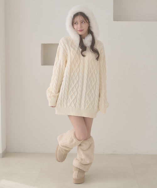 Ambre Neige(アンブルネージュ)の「fake fur hood cable knit hoodie / フェイクファーフードケーブルニットパーカー(ニット/セーター・レディース・ブラウン系その他/グレー/オフホワイト・FREE)」の16枚目の写真