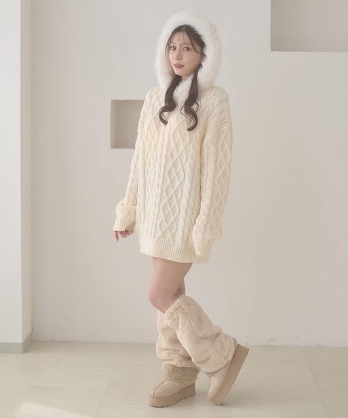 Ambre Neige(アンブルネージュ)の「fake fur hood cable knit hoodie / フェイクファーフードケーブルニットパーカー(ニット/セーター・レディース・ブラウン系その他/グレー/オフホワイト・FREE)」の17枚目の写真