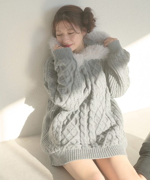 Ambre Neige(アンブルネージュ)の「fake fur hood cable knit hoodie / フェイクファーフードケーブルニットパーカー(ニット/セーター・レディース・ブラウン系その他/グレー/オフホワイト・FREE)」の19枚目の写真