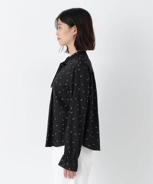 human woman(ヒューマンウーマン)の「◆【ウォッシャブル】テンセルビエラタイブラウス(シャツ/ブラウス・レディース・ブラック系その他3/ネイビー・MEDIUM)」の10枚目の写真
