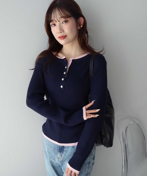 earth music&ecology（アースミュージックアンドエコロジー）の「【2026SS】バイカラーヘンリーネックニットプルオーバー（ニット/セーター・レディース・ライトイエロー/サックスブルー/グレー/ネイビー・FREE）」の3枚目の写真