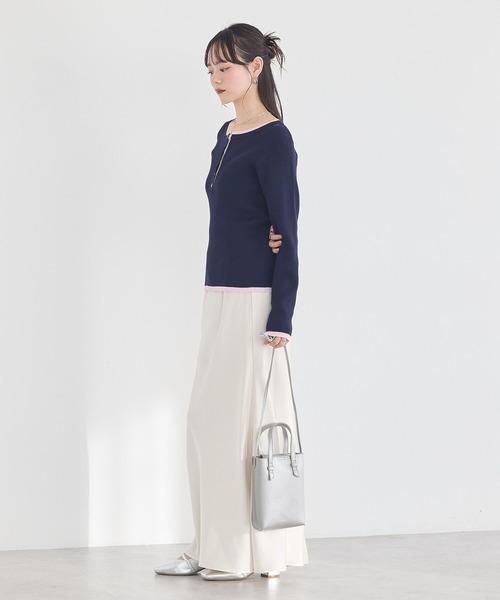 earth music&ecology（アースミュージックアンドエコロジー）の「【2026SS】バイカラーヘンリーネックニットプルオーバー（ニット/セーター・レディース・ライトイエロー/サックスブルー/グレー/ネイビー・FREE）」の13枚目の写真