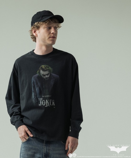 SLICK(スリック)の「【SLICK/スリック】SLICK / THE JOKER Printed T-shirt/ザ ジョーカー パウダー加工プリントTシャツ /オーバーサイズ シルエット/ ビンテージ(Tシャツ/カットソー・メンズ・ブラック系その他/ブラック系その他3/ブラック系その他5/ブラック系その他2/ブラック系その他4・2/3/1)」の2枚目の写真