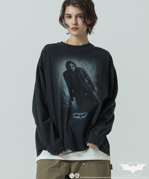 SLICK(スリック)の「【SLICK/スリック】SLICK / THE JOKER Printed T-shirt/ザ ジョーカー パウダー加工プリントTシャツ /オーバーサイズ シルエット/ ビンテージ(Tシャツ/カットソー・メンズ・ブラック系その他/ブラック系その他3/ブラック系その他5/ブラック系その他2/ブラック系その他4・2/3/1)」の3枚目の写真