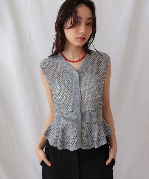 miette(ミエット)の「透かし編みノースリペプラムニット(ニット/セーター・レディース・ブラック/ベージュ/ブラウン/グレー・M/S)」の3枚目の写真