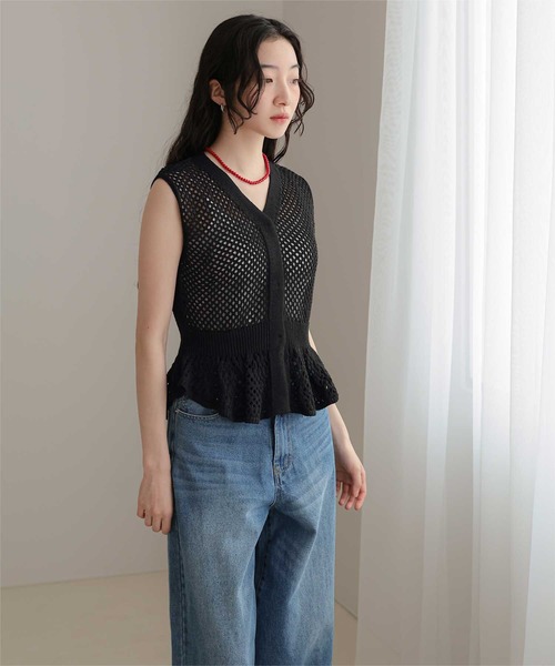 miette(ミエット)の「透かし編みノースリペプラムニット(ニット/セーター・レディース・ブラック/ベージュ/ブラウン/グレー・M/S)」の10枚目の写真
