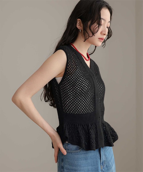miette(ミエット)の「透かし編みノースリペプラムニット(ニット/セーター・レディース・ブラック/ベージュ/ブラウン/グレー・M/S)」の11枚目の写真