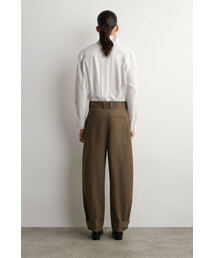 COS（コス）の「バレルレッグ ユーティリティパンツ - コットン素材（その他パンツ）」