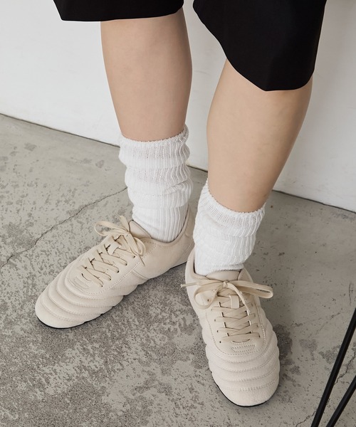 forksy.(フォルクシー)の「【forksy.】スエード調キルティングレースアップスニーカー(スニーカー・レディース・ブラック/オフホワイト・L/M/S)」の2枚目の写真