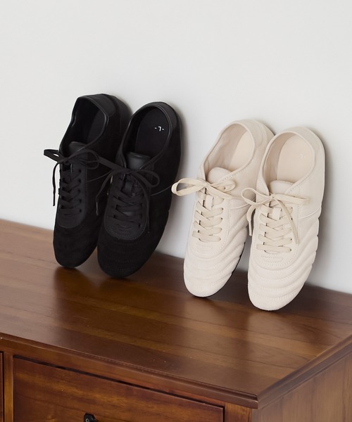 forksy.(フォルクシー)の「【forksy.】スエード調キルティングレースアップスニーカー(スニーカー・レディース・ブラック/オフホワイト・L/M/S)」の3枚目の写真