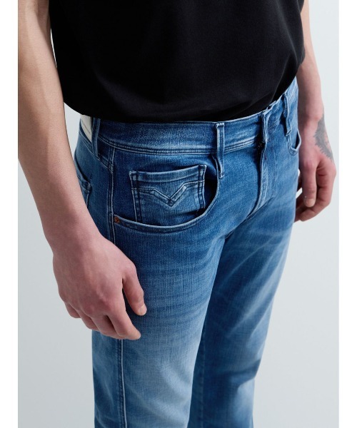 REPLAY（リプレイ）の「スリムフィットANBASS Hyperflex Matrix ストレッチデニム（デニムパンツ・メンズ・ブルー・W32xL32/W31xL32/W30xL32/W29xL32/W36xL32/W34xL32/W33xL32/W28xL32）」の4枚目の写真