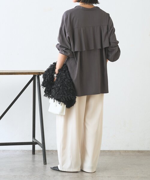 Jena espace merveilleux（ジェナ　エスパスメルヴェイユ）の「【リバイバル】後ろヨークラッフルシャツ（シャツ/ブラウス・レディース・ミント/チャコールグレー/オフホワイト・FREE）」の17枚目の写真