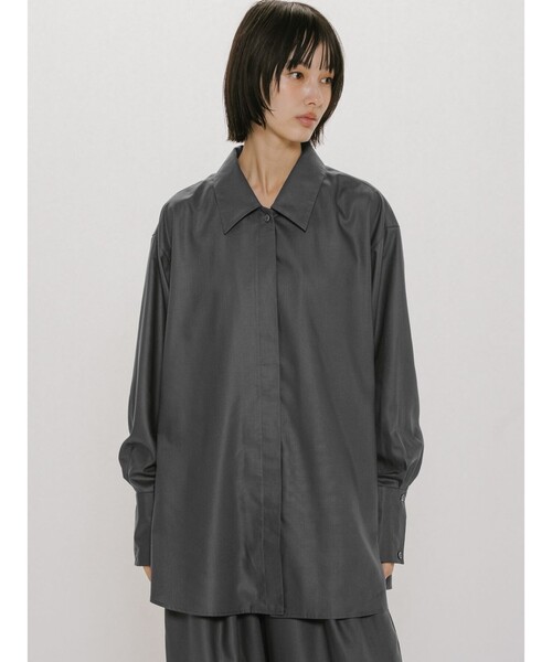 MIDIUMISOLID(ミディウミソリッド)の「MIDIUMISOLID for Ladies リラックスロングカフスシャツ(シャツ/ブラウス・レディース・ライトブルー/アイボリー/チャコールグレー・FREE)」の1枚目の写真