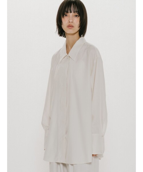 MIDIUMISOLID(ミディウミソリッド)の「MIDIUMISOLID for Ladies リラックスロングカフスシャツ(シャツ/ブラウス・レディース・ライトブルー/アイボリー/チャコールグレー・FREE)」の2枚目の写真