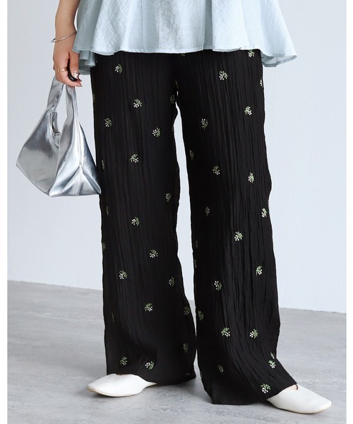 reca(レカ)の「小花柄刺繍シアーワイドパンツ(その他パンツ・レディース・アイボリー/ブラック・FREE)」の2枚目の写真