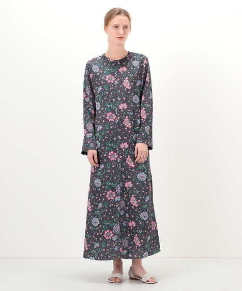 SOULEIADO（ソレイアード）の「ポリエステルサテンプリント ソフトマーメイドワンピース（ワンピース・レディース・グレー系その他2・36）」の2枚目の写真